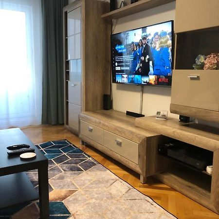 Adrian Home, Central Ploieşti Eksteriør bilde