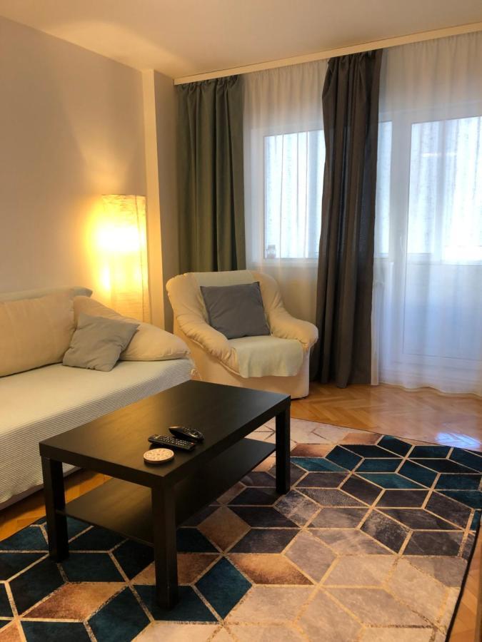 Adrian Home, Central Ploieşti Eksteriør bilde